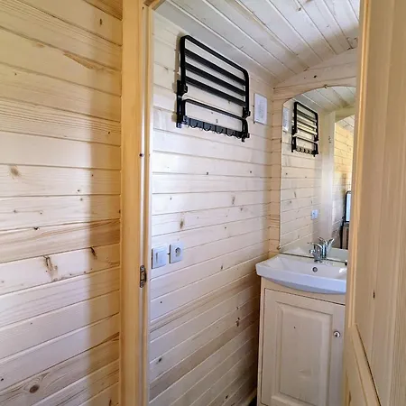 Tatil Evi Roulotte Cosy Avec Jacuzzi Et Spa, Massages Bien-etre, Nature Et Calme, Pres De Lyon - Fr-1-582-477 *