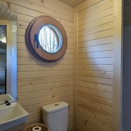 Roulotte Cosy Avec Jacuzzi Et Spa, Massages Bien-etre, Nature Et Calme, Pres De Lyon - Fr-1-582-477 Holiday home *